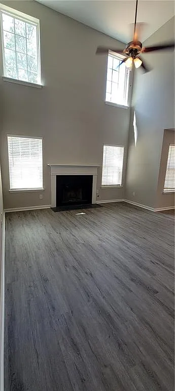 4 bed, 3.5 bath, 2716 sqft, $2,475 — Photo 2