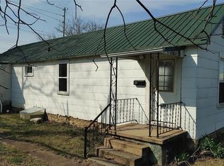 110 2nd St, De Soto, MO 63020