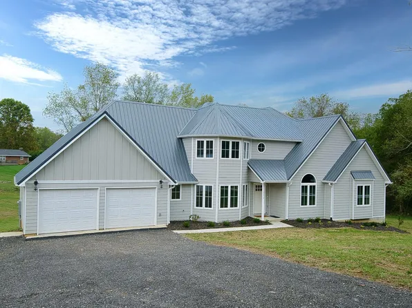 2296 Lupine Ln, Christiansburg, VA 24073