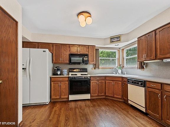 4th image of 481 Tallgrass Cir