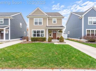 2320 Hamata St, Ferndale, MI 48220