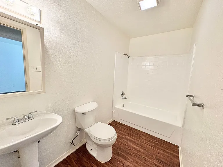 658 Stonehenge Dr — Photo 16