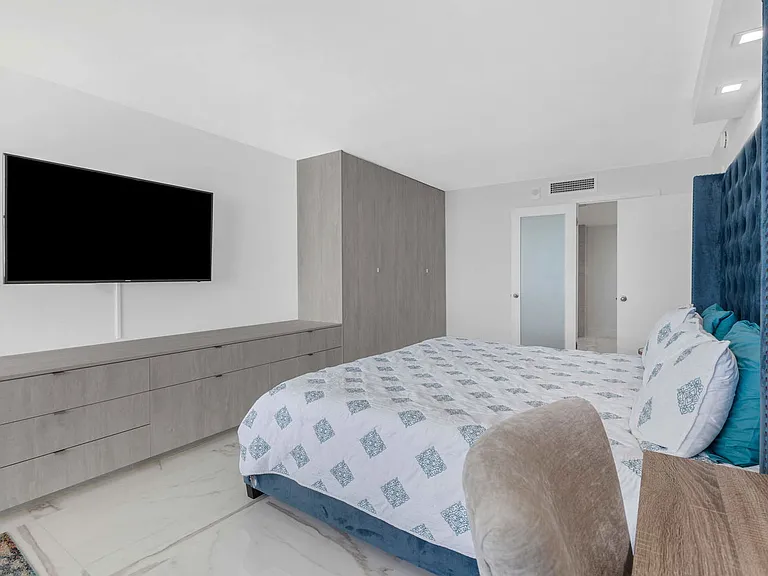 6039 Collins Ave #1527 — Photo 15