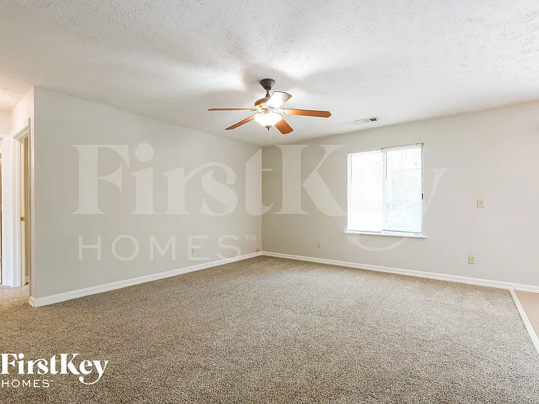1675 Pilgrim Way — Photo 4