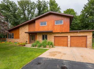 6298 Hilltop Dr, Stevens Point, WI 54482