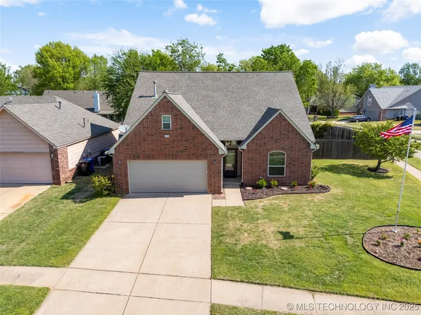 1700 W Jefferson St, Broken Arrow, OK 74011