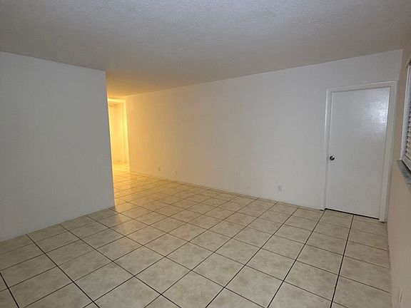 3rd image of 1515 S Trafalgar Cir