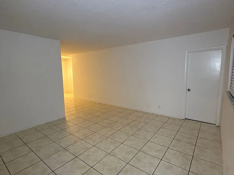 2830 Fillmore St — Photo 3