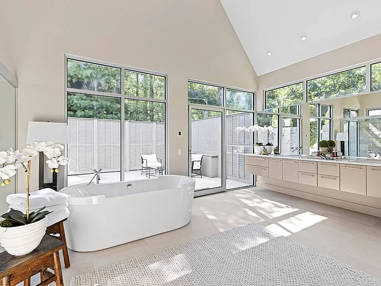 7 Rolling Wood Ln — Photo 18