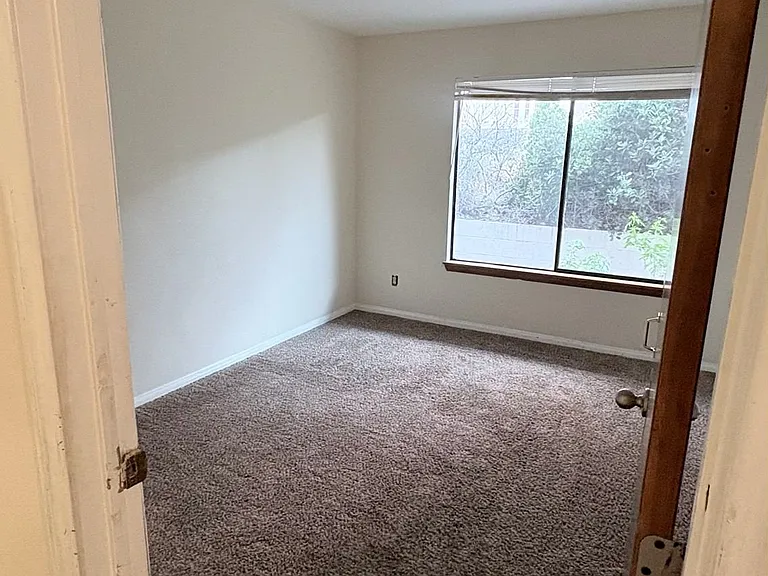 17735 Vista Point Dr — Photo 10