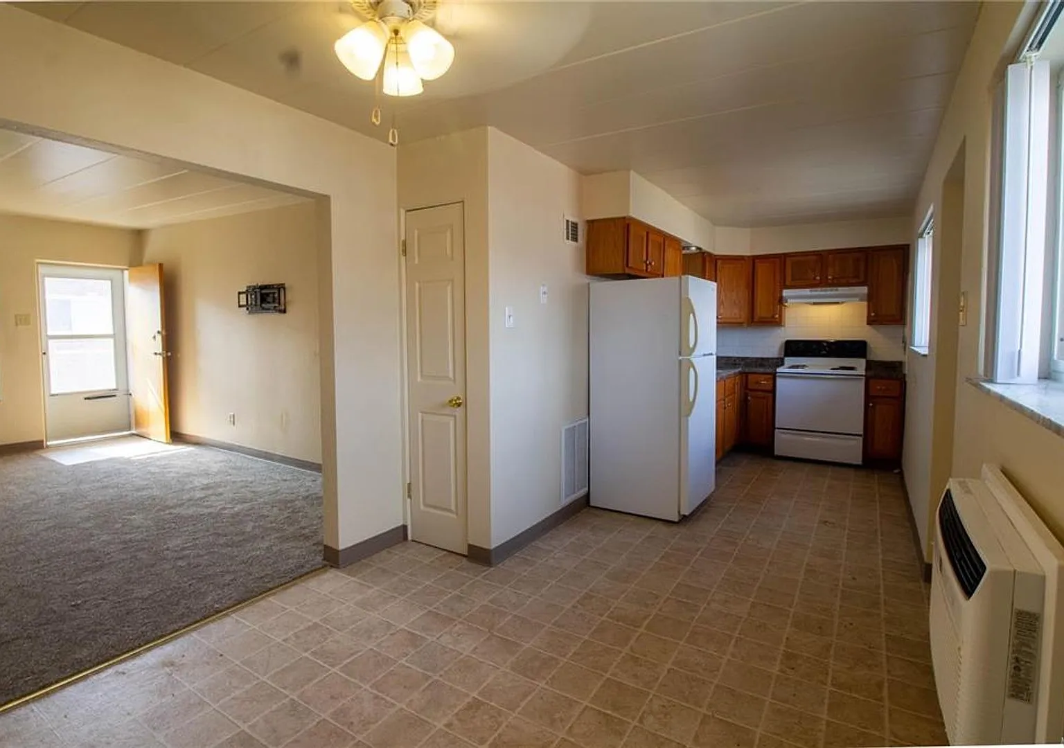 Walton 2758 — Photo 4