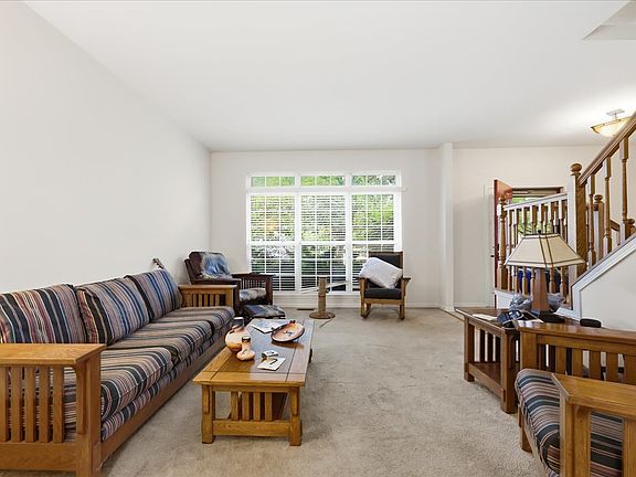 4th image of 445 Greenview Ln