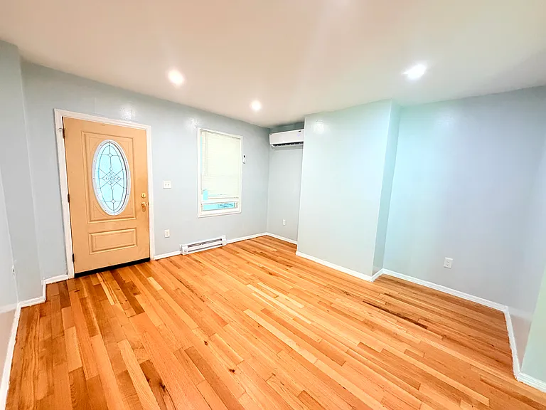 1601 Sexton St — Photo 3