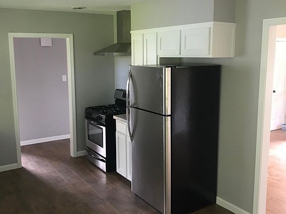 4th image of 211 S 4th St