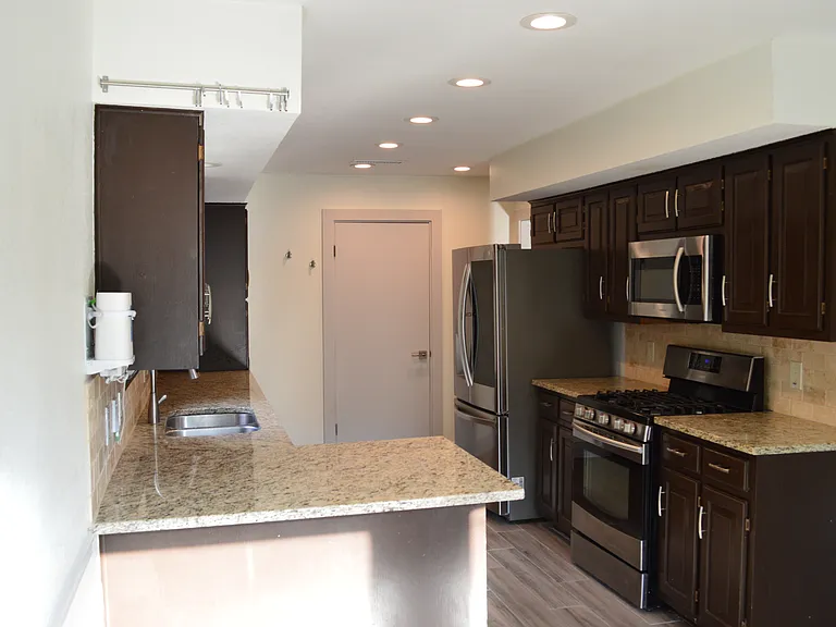 1722 Zimmerman Ln — Photo 2