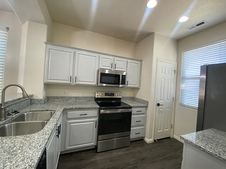3427 E Sweetwater Springs Dr — Photo 4