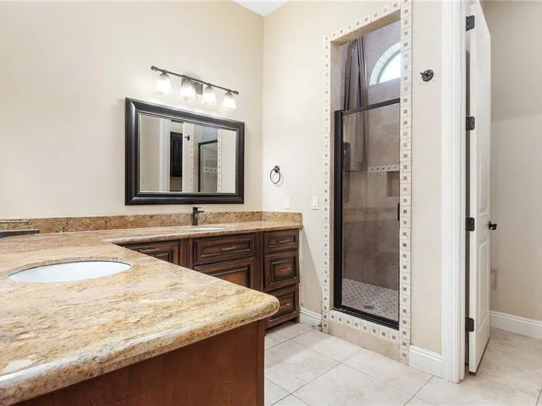 3002 Santa Monica St — Photo 32