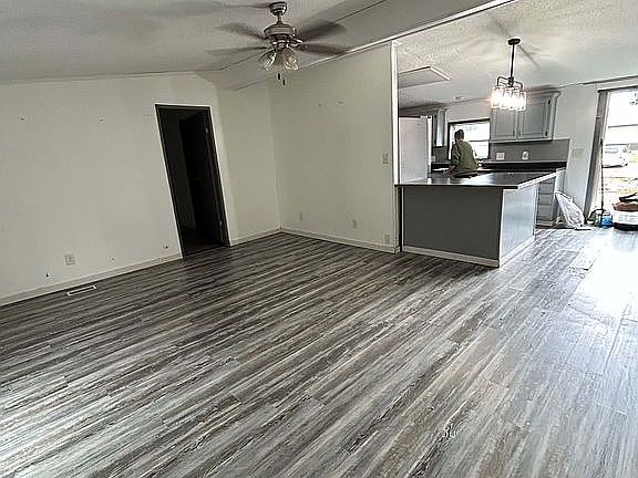 5th image of 205 Lincoln St