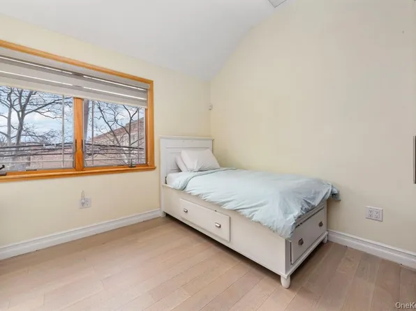 158-18 77th Avenue image 14 of 27