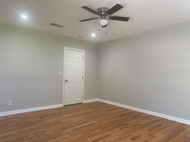 829 E Calaveras St — Photo 9