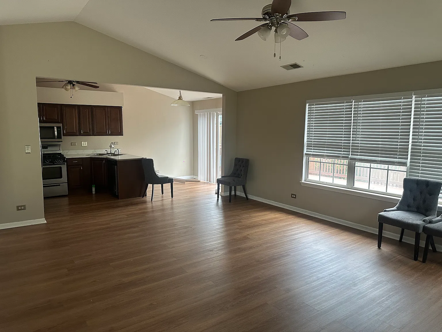 4 bed, 2023 sqft, $2,675 — Photo 3