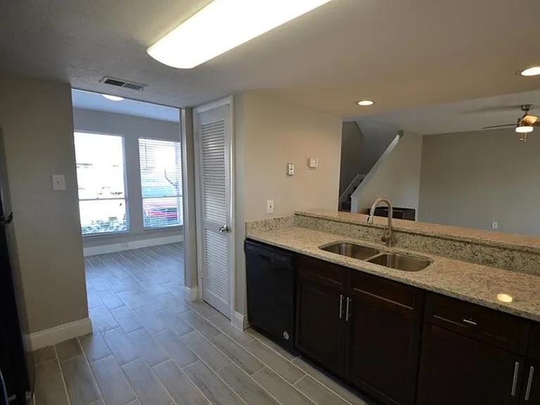 3922 Crayrich Cir #C — Photo 13