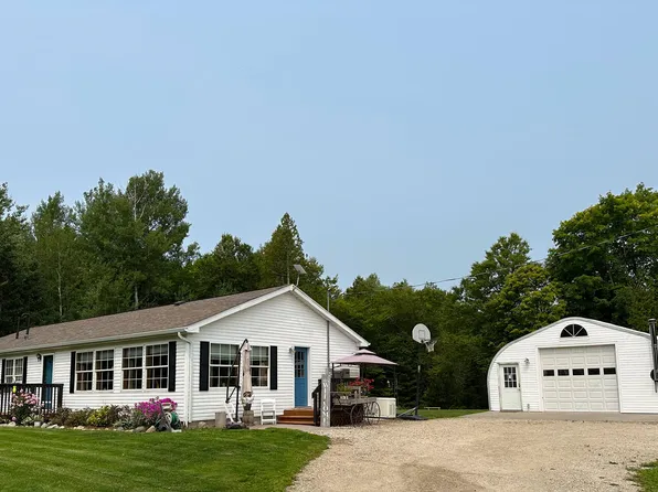 985 N Martin Lake Rd, Saint Ignace, MI 49781
