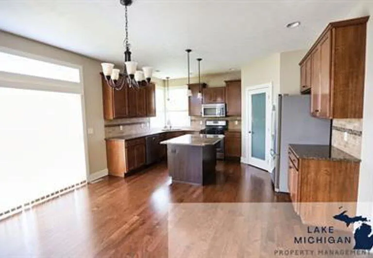8965 Plantation Dr — Photo 2