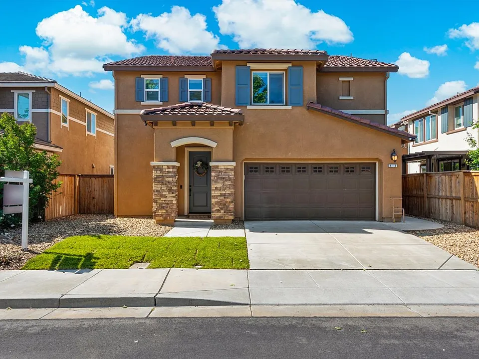 210 Heritage Ln