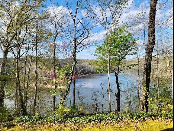 2nd image of 450 White Oak Dr