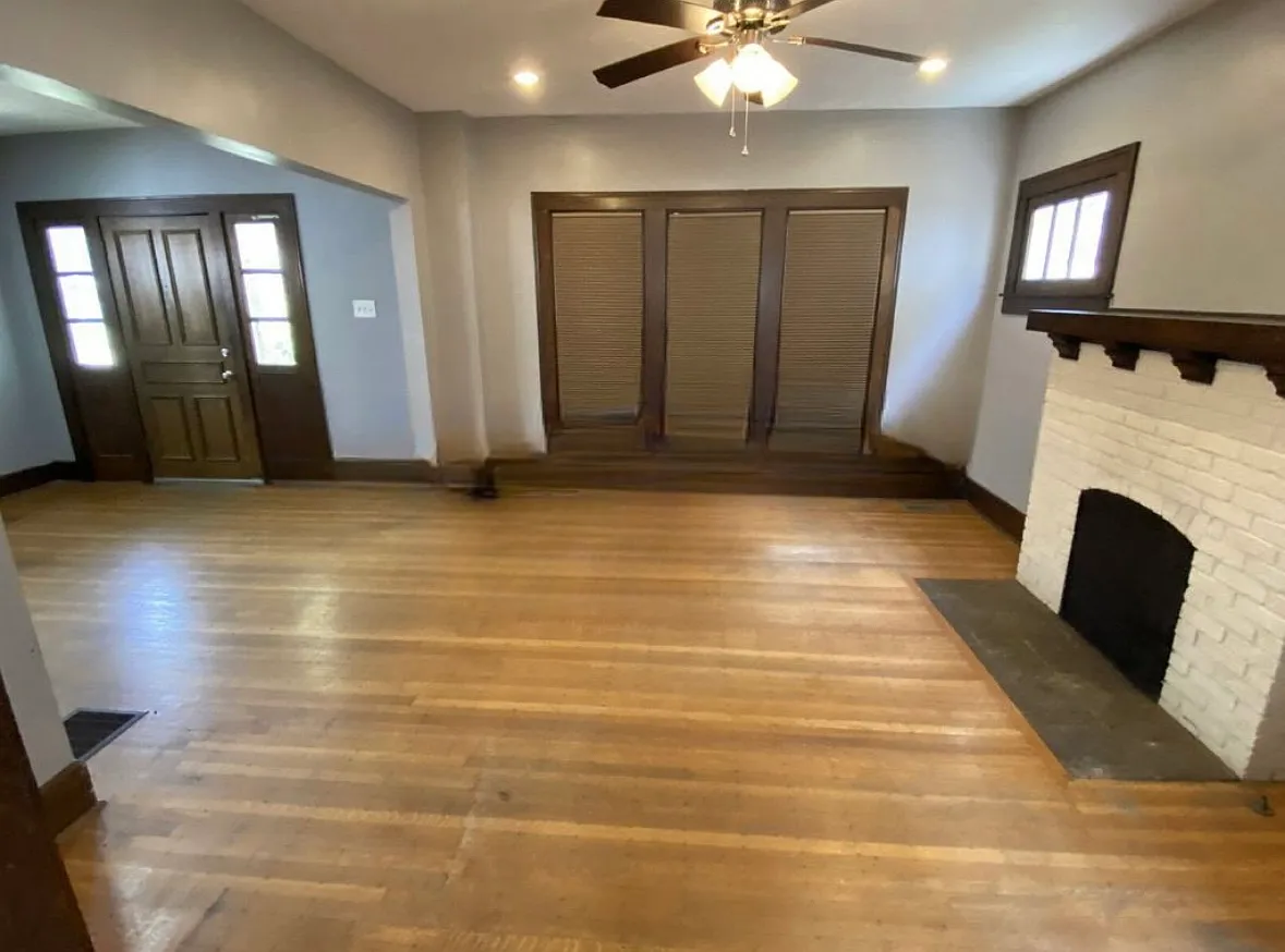 3 bed, 2.5 bath, 1915 sqft, $1,600 — Photo 2