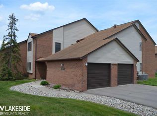 6619 Ridgefield Cir, West Bloomfield, MI 48322