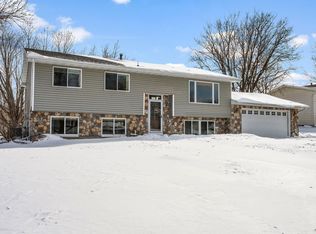 1061 Hillcrest Dr, Woodbury, MN 55125