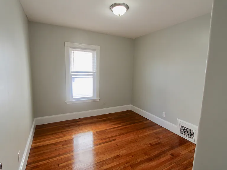 34 Russell St #2 — Photo 9