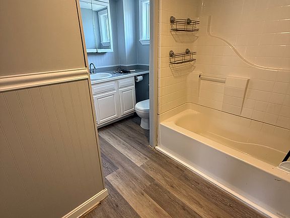 4th image of 202 Webster St #B