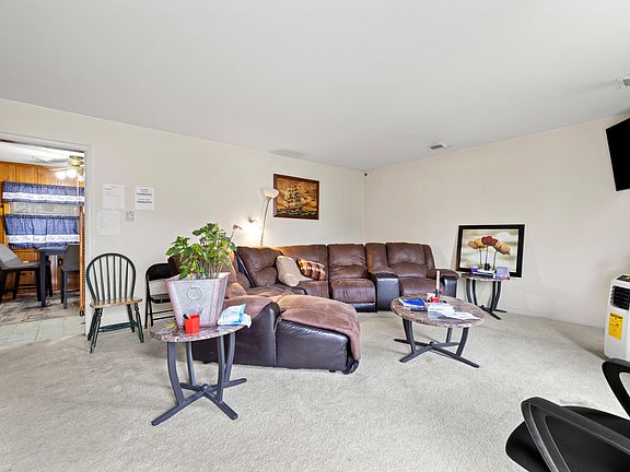 4th image of 1033 Hudson Ave
