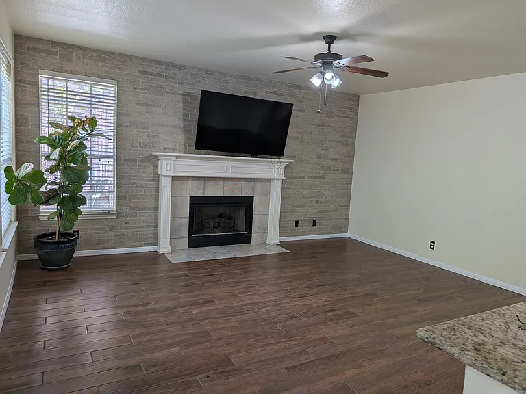 9910 Jasmine Creek Dr — Photo 5