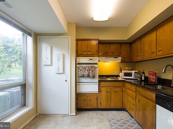4th image of 10120 Fair Woods Dr