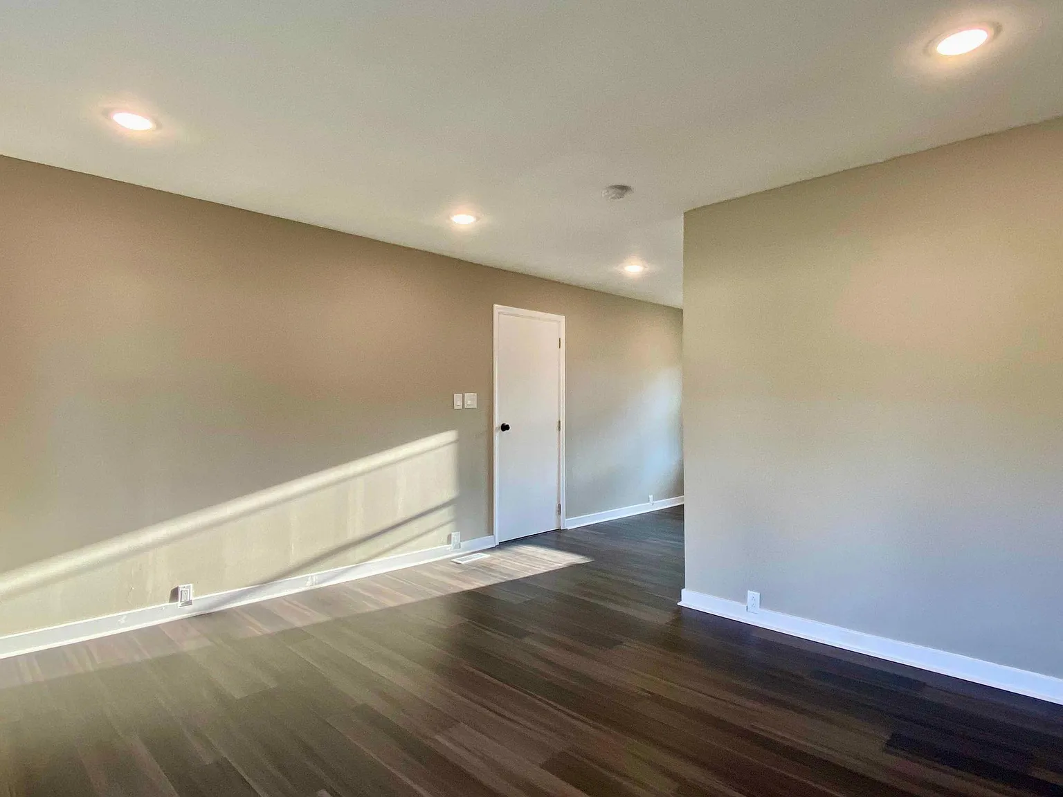 3 bed, 906 sqft, $2,400 — Photo 3