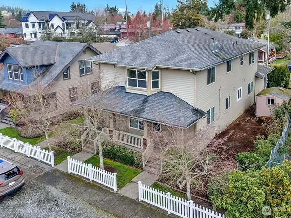 260 SE Andrews St #B, Issaquah, WA 98027