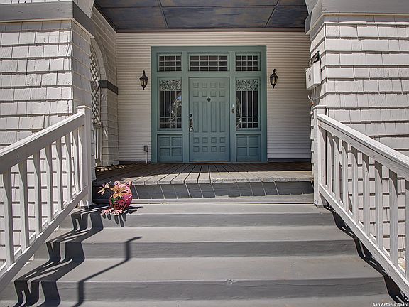 3rd image of 1015 W Woodlawn Ave