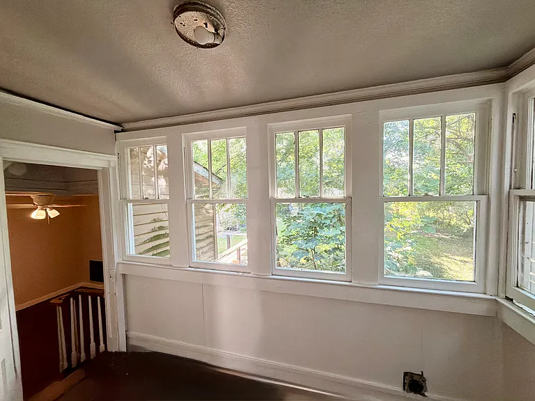 2307 Pine St — Photo 12