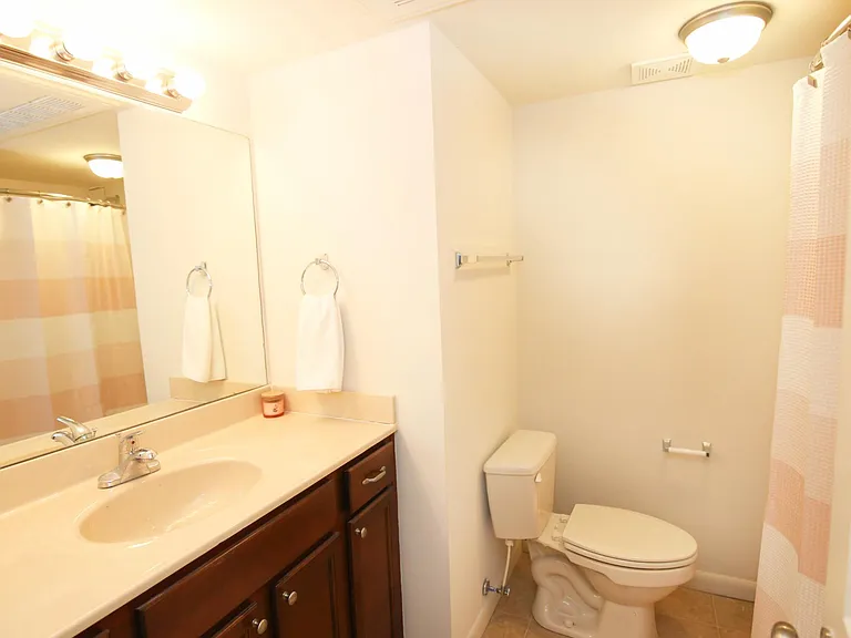 The Reserve at Merrick Apartments & Townhomes — Photo 11