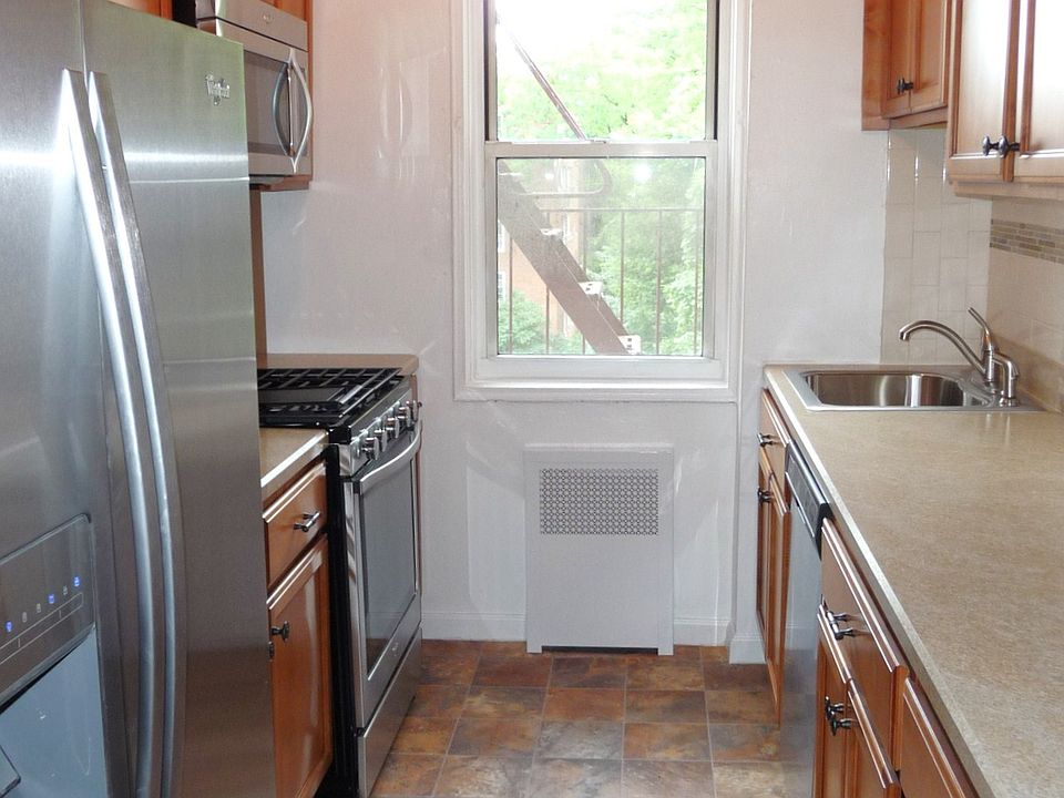 1st image of 480 Riverdale Ave APT 5L