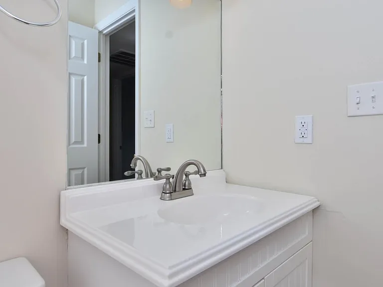 404 Bainbridge Ct #A2 — Photo 9