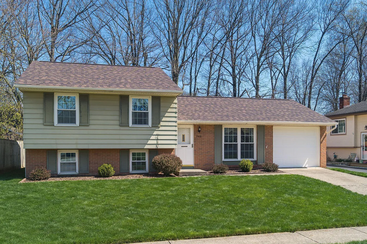 760 Mimosa Pl photo 1