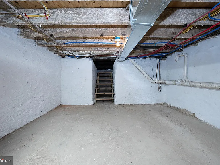 717 Miller St — Photo 34