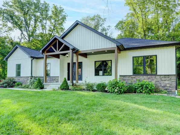2360 E Azteca Dr, Vincennes, IN 47591