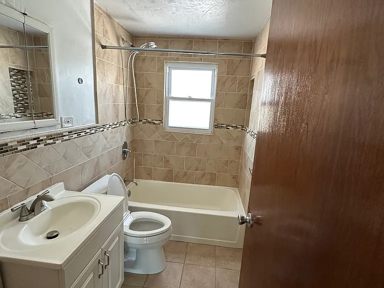 183 Grove St — Photo 7