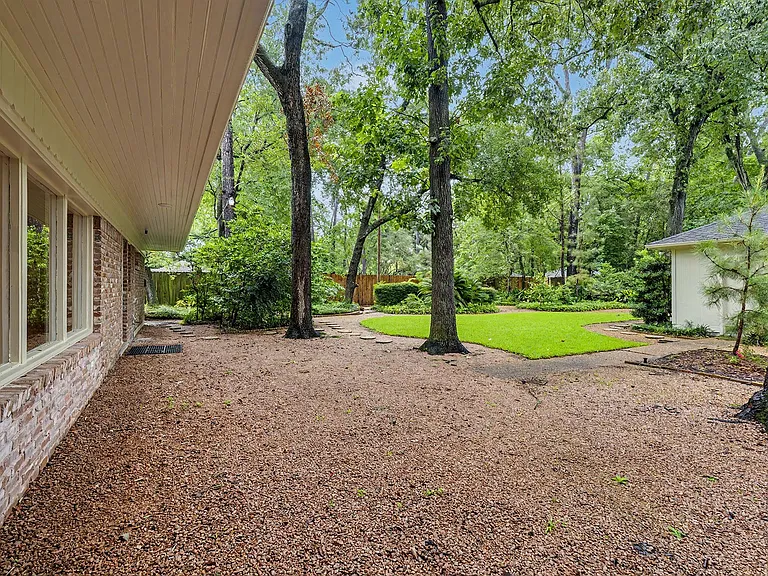 10811 Hunters Forest Dr — Photo 23